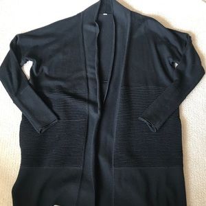 LULULEMON SIT IN LOTUS II BLACK REVERSE SWEATER